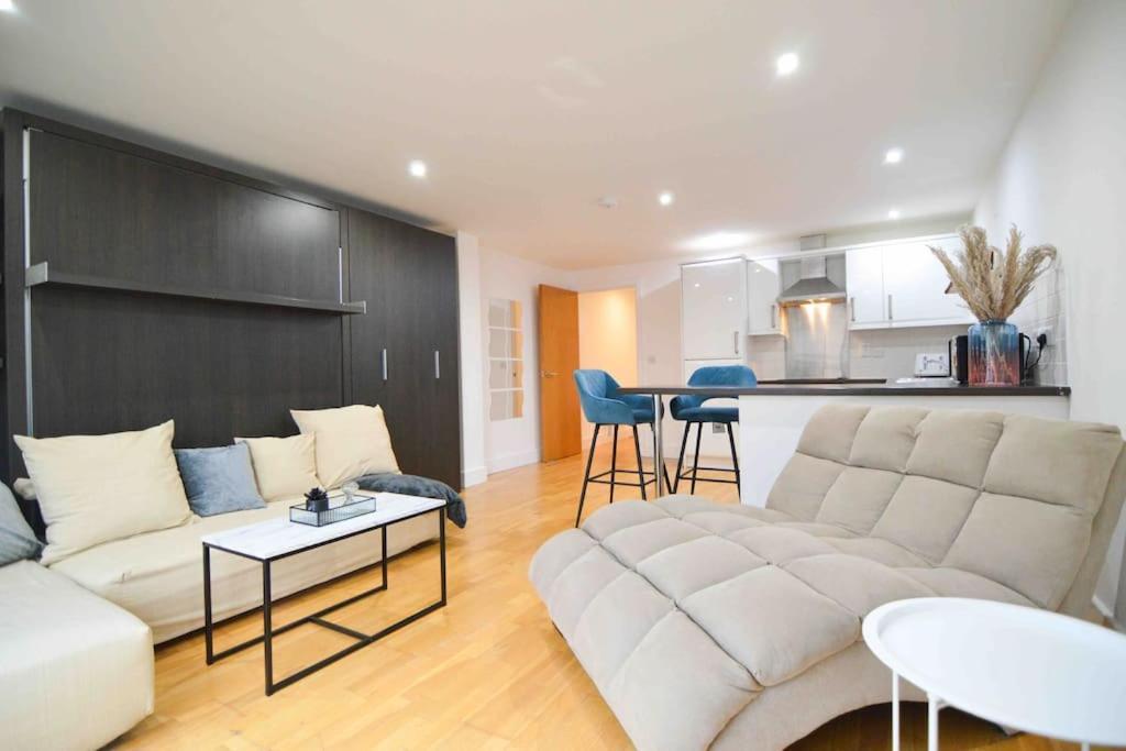 Cosy, Centrally Located Studio With Gated Parking! Loughborough Exterior foto